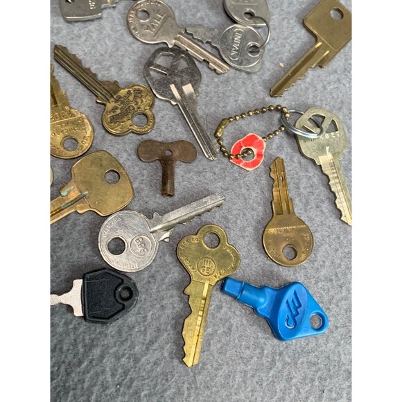 Vintage 32 Key Collection for Crafts & Decor - Picture 6 of 13